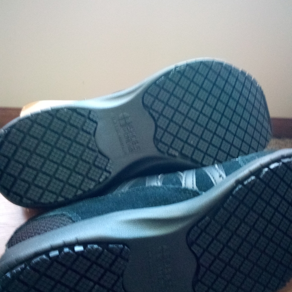 📚 Lila Shoes For Crews Sneakers - Picture 5 of 7